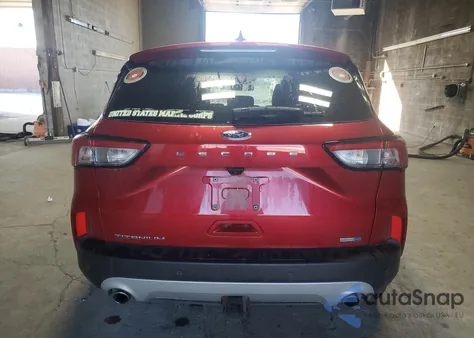 2020 Ford Escape Titanium z USA, uszkodzony, nr VIN 1FMCU9J95LUB50102